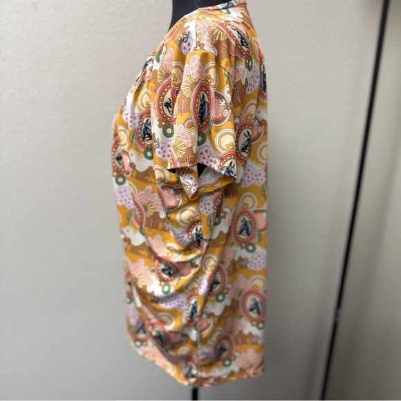 Lucky & Blessed Plus Women's Western Print Short Sleeve Ruched Top. Size 3X. - Picture 3 of 7